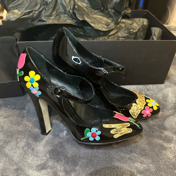 Dolce & Gabbana Shoes - Dolce & Gabbana Black Patent Heels La Mamma size 38 / 7.5 colorful fun floral